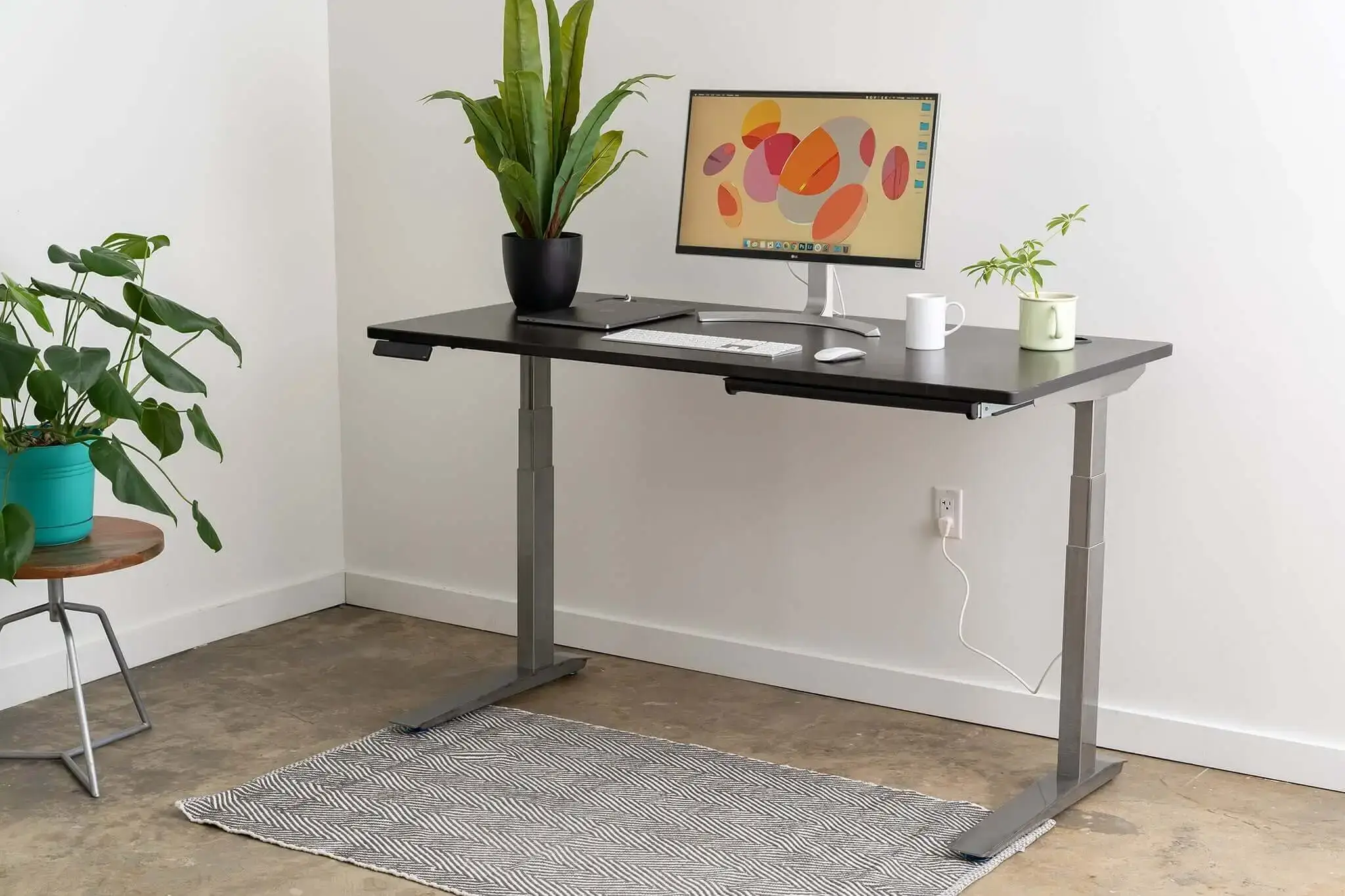 The 5 Best Standing Desk for Short People in 2023